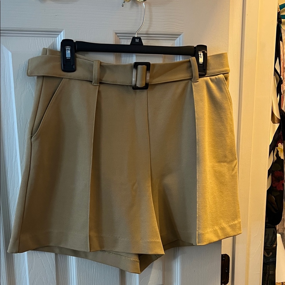 H&M High Waist Tan Shorts with Belt; Size Medium; Like New